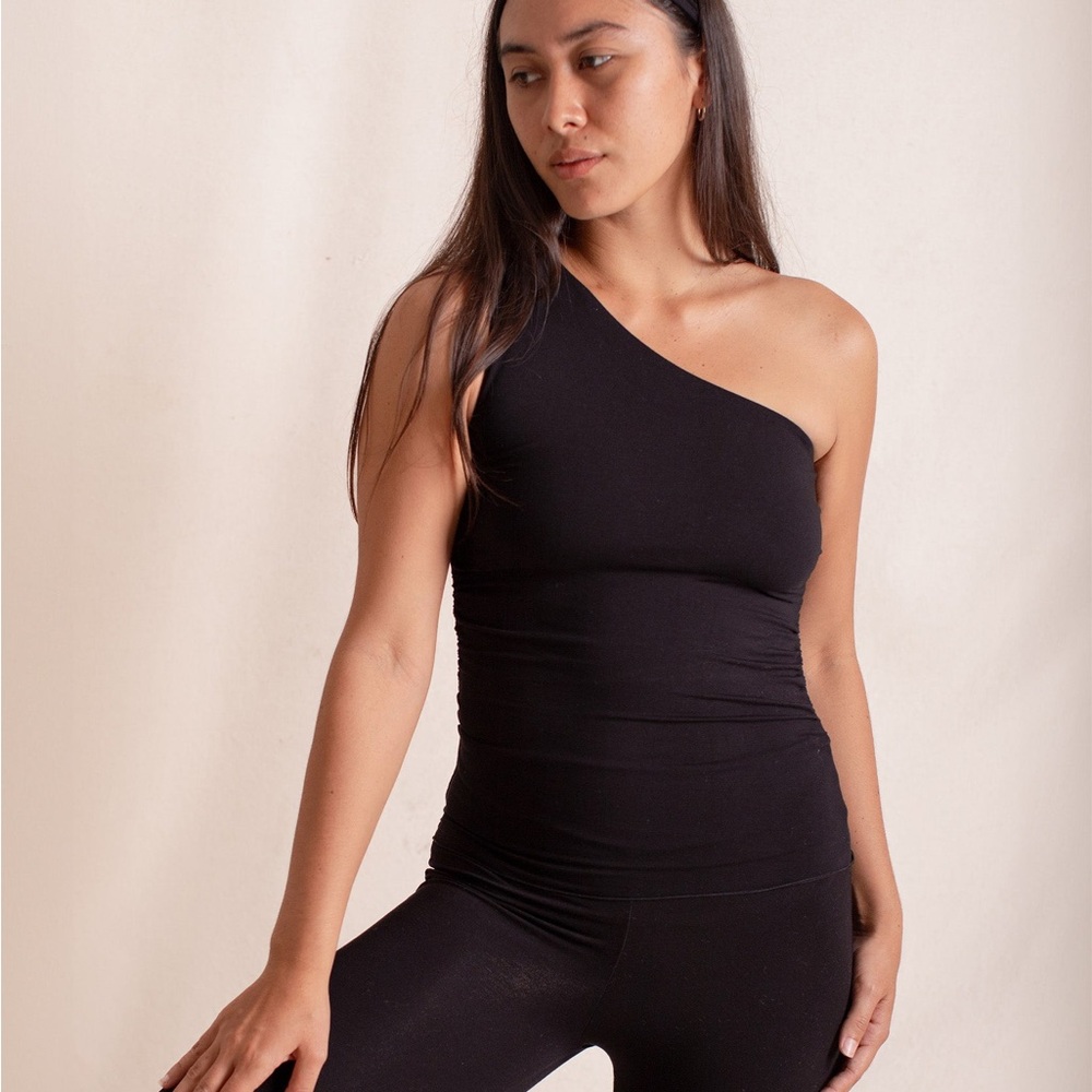 NWT Indigo Luna Bella Black One-Shoulder Tank Top L
